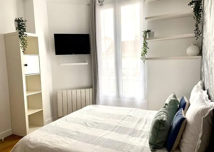 Cozy Near Montmartre