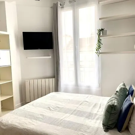 Cozy Near Montmartre