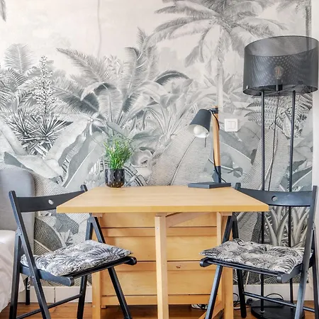 Cozy Near Montmartre *