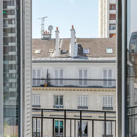 Cozy Near Montmartre