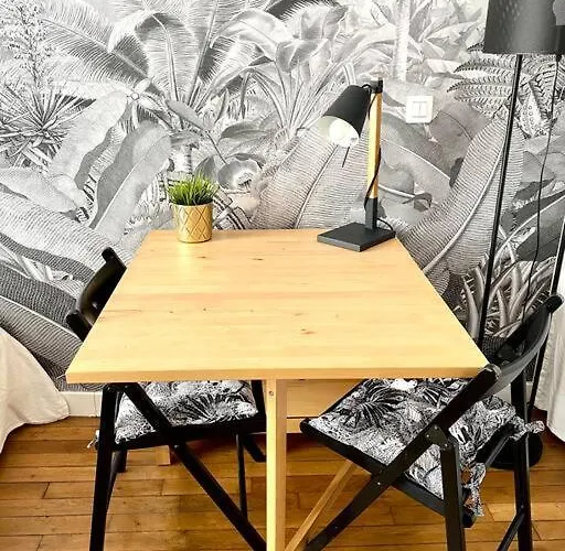 Cozy Near Montmartre *